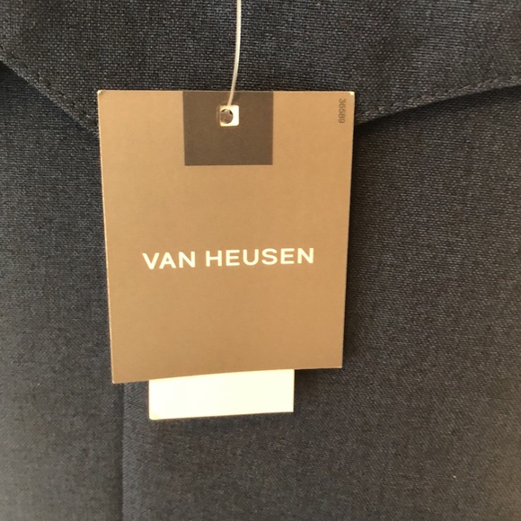 LIKE NEW Van Heusen Boy 4-pc. Suit Set - Picture 6 of 6